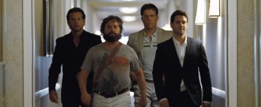 Bradley Cooper, Zach Galifianakis, Ed Helms e Justin Bartha in una scena del film Una notte da leoni