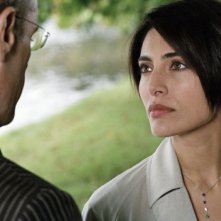 Caterina Murino interpreta l'attrice italiana Léa Mantovani nel film Alibi e sospetti
