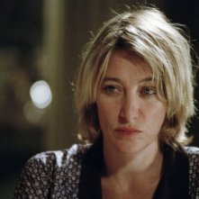 Valeria Bruni Tedeschi interpreta Esther Bachmann nel film Alibi e sospetti
