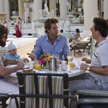 Zach Galifianakis, Bradley Cooper e Ed Helms in una scena del film Una notte da leoni