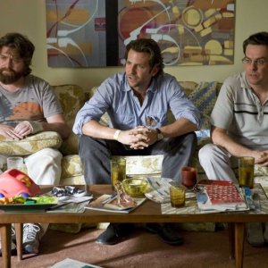 Zach Galifianakis, Bradley Cooper e Ed Helms in una sequenza del film Una notte da leoni