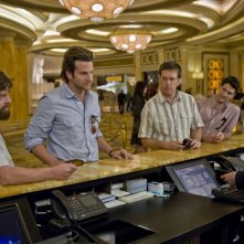 Zach Galifianakis, Bradley Cooper, Ed Helms e Justin Bartha e in una scena del film Una notte da leoni