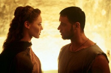 Connie Nielsen e Russel Crowe in una scena del film Il Gladiatore