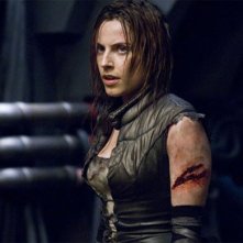La bella Antje Traue in una scena di Pandorum