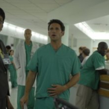 Mark Feuerstein in una scena del pilot di Royal Pains