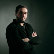 Davide Lorino in una foto promozionale della miniserie Nel nome del male