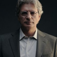 Fabrizio Bentivoglio è Giovanni Baldassi nella miniserie Nel nome del male