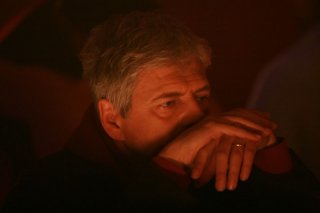 Fabrizio Bentivoglio in una sequenza della miniserie Nel nome del male