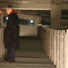 Il regista Alex Infascelli e Fabrizio Bentivoglio sul set della miniserie Nel nome del male