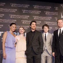 Moon Bloodgood, Bryce Dallas Howard, Christian Bale, Anton Yelchin e McG alla premiere di Terminator Salvation a Parigi