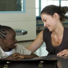 Ashley Judd in una scena del film Crossing Over
