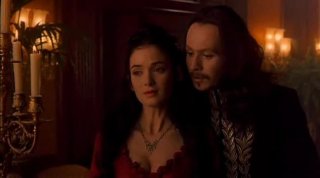Gary Oldman e Winona Ryder in una sequenza di Dracula di Bram Stoker (1992)