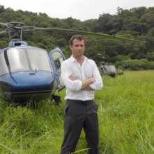 James Purefoy in una foto promozionale della serie The Philanthropist