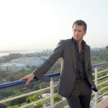 James Purefoy nella serie TV The Philanthropist