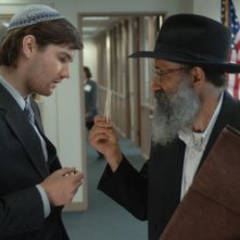 Jim Sturgess in una scena del film Crossing Over