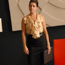 Neve Campbell è Olivia Maidstone nella serie TV The Philanthropist