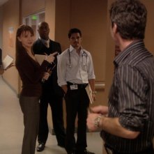 Nicholas Gonzalez, Marisa Ramirez, Jacqueline McKenzie, Chris Vance e Derek Webster nell'episodio A Beautiful Delusion di Mental