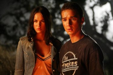 Shia LaBeouf e Megan Fox in una scena del film Transformers