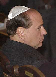 Silvio Berlusconi Indossa La Kippah Ad Una Cerimonia Religiosa 119093