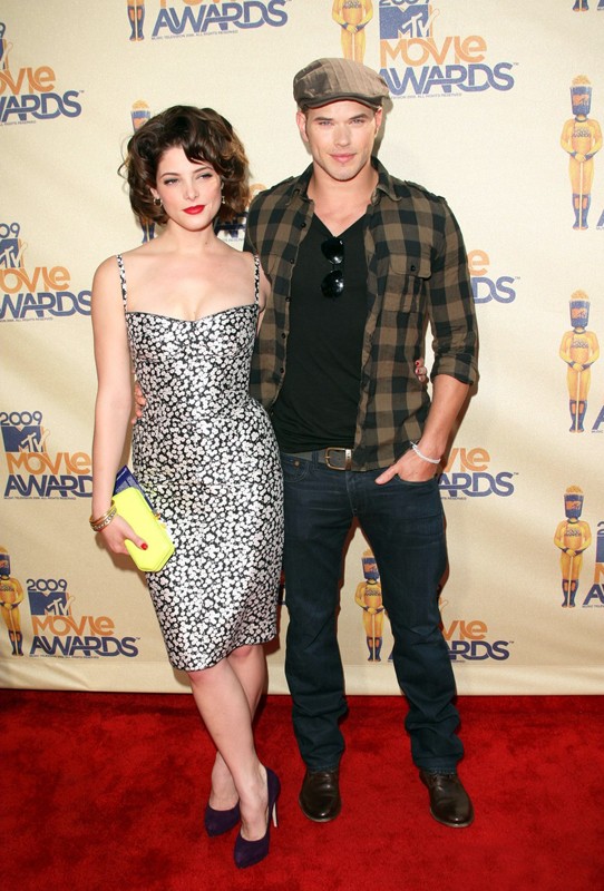 Gli Attori Di Twilight Kellan Lutz E Ashley Greene Posano Sul Red Carpet Agli Mtv Movie Award 2009 119247