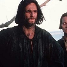 Daniel Day-Lewis e Joan Allen in una scena del film La seduzione del male