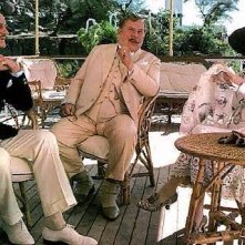 David Niven con Peter Ustinov, Bette Davis in una scena del film Assassinio sul Nilo