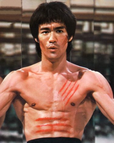 Una foto promo di Bruce Lee da giovane
