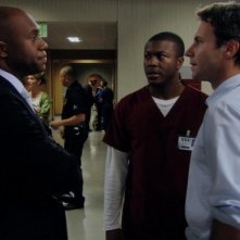 Chris Vance, Derek Webster ed Edwin Hodge in una scena dell'episodio Maniac at the Disco di Mental