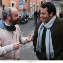 Il regista Giulio Manfredonia ed Enrico Brignano sul set di Fratelli Detective