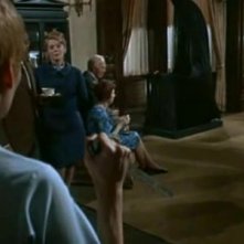 Mia Farrow assieme a Ruth Gordon in una scena del film Rosemary's baby - Nastro rosso a New York