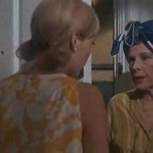 Mia Farrow con Ruth Gordon in una scena del film Rosemary's baby - Nastro rosso a New York
