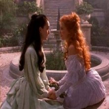 Winona Ryder e Sadie Frost interpretano Mina Murray e Lucy Westenra nel film Dracula di Bram Stoker
