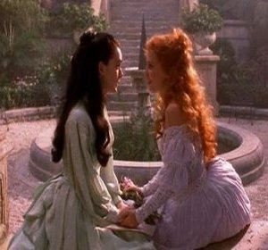 Winona Ryder e Sadie Frost interpretano Mina Murray e Lucy Westenra nel film Dracula di Bram Stoker