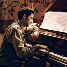 Adrien Brody interpreta Wladyslaw Szpilman nel film Il pianista di Roman Polanski