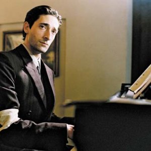 Adrien Brody è Wladyslaw Szpilman nel film Il pianista di Roman Polanski