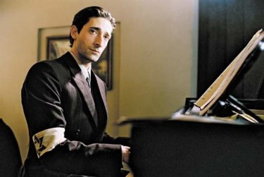 Adrien Brody è Wladyslaw Szpilman nel film Il pianista di Roman Polanski