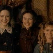 Winona Ryder con Kirsten Dunst in una scena del film Piccole donne