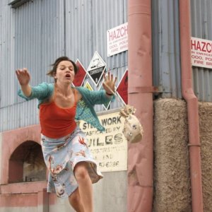 Justine Clarke in una sequenza del film Look Both Ways - Amori e Disastri