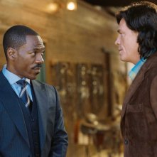 Eddie Murphy e Thomas Haden Churchi in una scena del film Immagina che