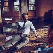 Eddie Murphy e Yara Shahidi in un'immagine del film Immagina che