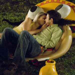 Katrina Bowden e Josh Zuckerman in una sequenza del film Sex Movie in 4D