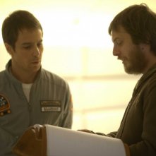 Sam Rockwell e il regista Duncan Jones sul set del film Moon