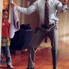 Yara Shahidi e Eddie Murphy in una scena della commedia Immagina che