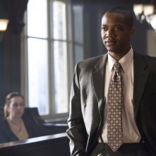 August Richards in una scena dell'episodio The Curious Case Of Kellerman's Button di Raising the Bar