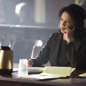 Gloria Reuben in una scena dell'episodio The Curious Case Of Kellerman's Button di Raising the Bar