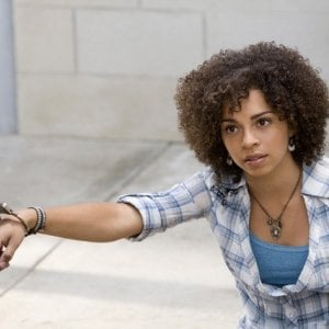 Hannah Hodson in una scena del pilot della serie TV Hawthorne