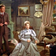 Peter Cushing con Melissa Stribling e Michael Gough in una scena del film Dracula, il vampiro