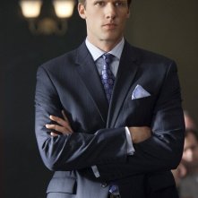 Teddy Sears in una scena dell'episodio The Curious Case Of Kellerman's Button di Raising the Bar