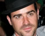 Justin Theroux e il mohicano biondo