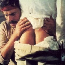 Michele Placido in una scena di Ernesto, il cult gay diretto da Salvatore Samperi nel '78